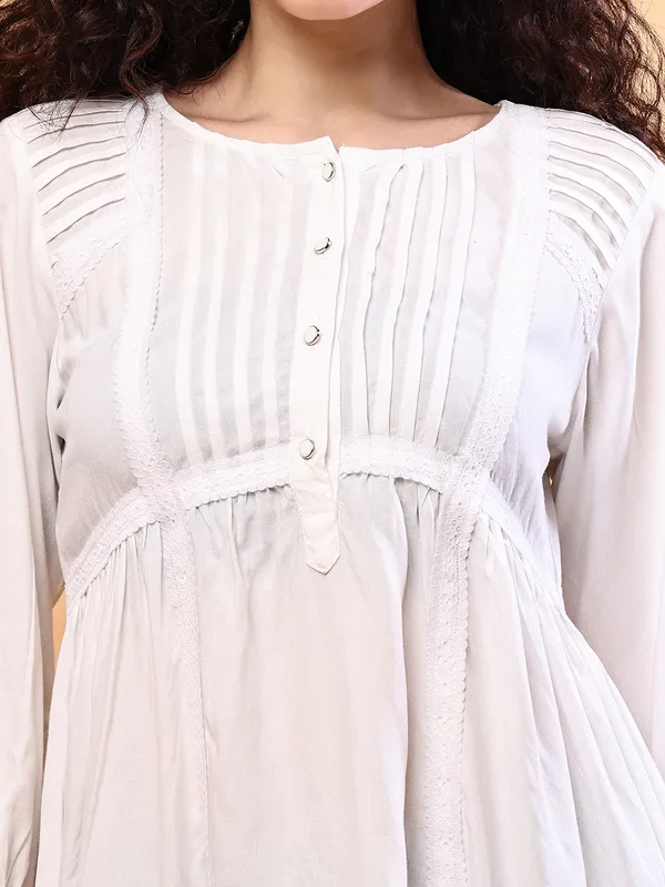 TOP_with_lace_detailing_WHITE_RAYON