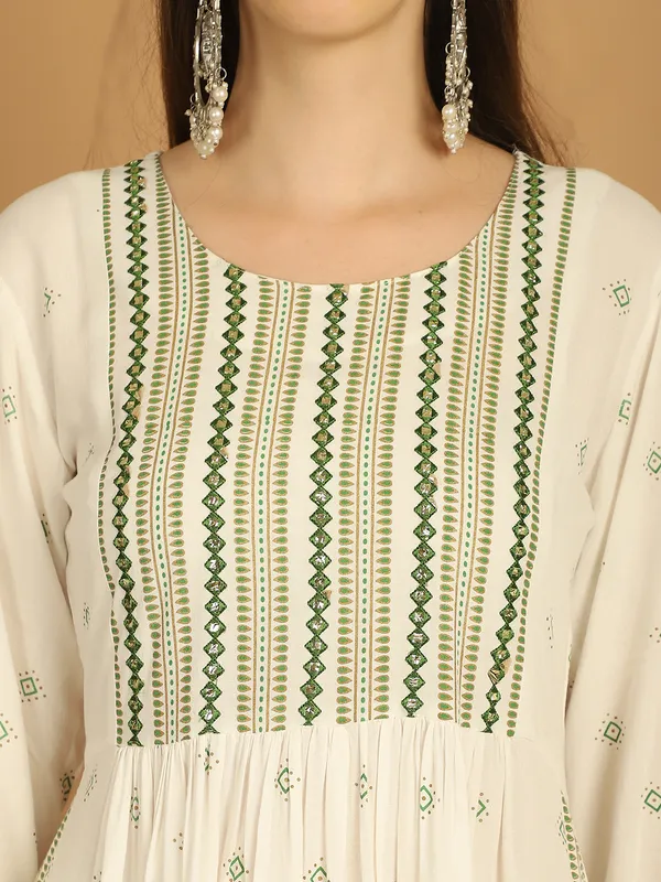 White_Viscose_Rayon_Women's_Kurta_Set