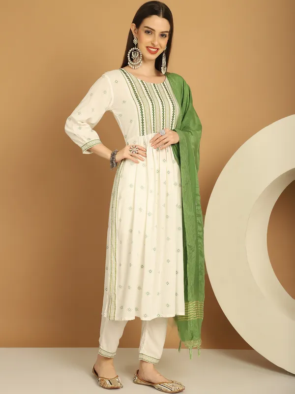 White_Viscose_Rayon_Women's_Kurta_Set