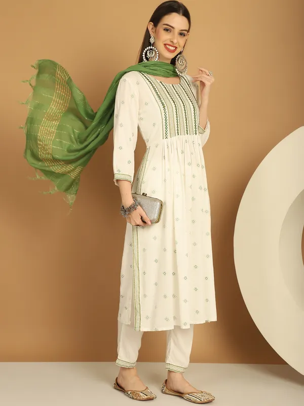White_Viscose_Rayon_Women's_Kurta_Set
