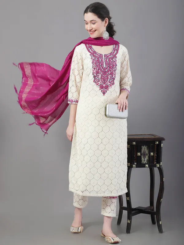 Embroidered_Kurta_Set_In_Schiffle