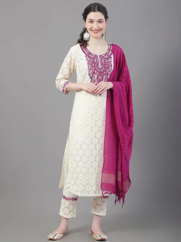 Embroidered_Kurta_Set_In_Schiffle