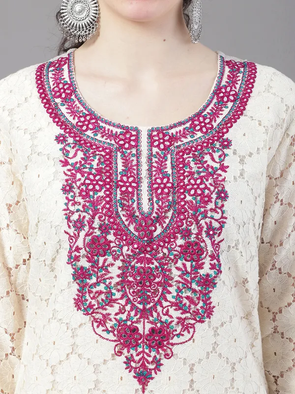 Embroidered_Kurta_Set_In_Schiffle