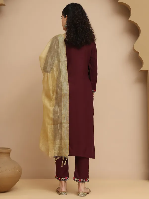 Maroon_Premium_Viscose_Rayon_Three_Fourth_Sleeves_Kurta_Set_For_Women