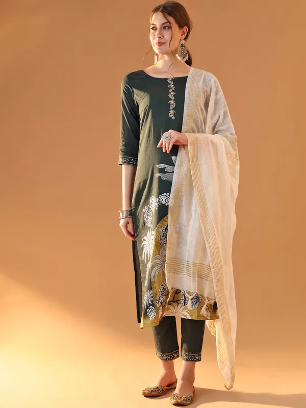 Green_Premium_Cotton_Three_Fourth_Sleeves_Kurta_Set_For_Women