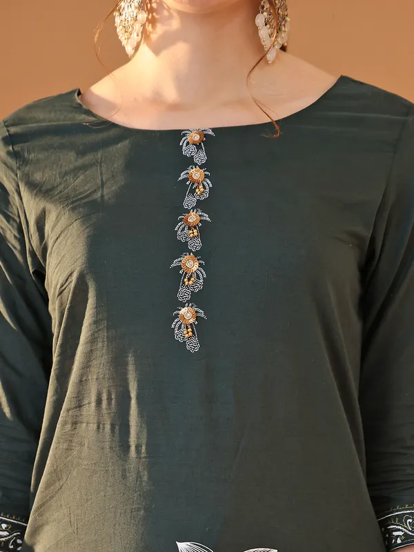 Green_Premium_Cotton_Three_Fourth_Sleeves_Kurta_Set_For_Women