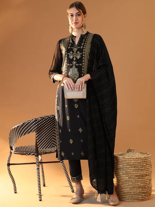 Black_Premium_Viscose_Rayon_Three_Fourth_Sleeves_Kurta_Set_For_Women