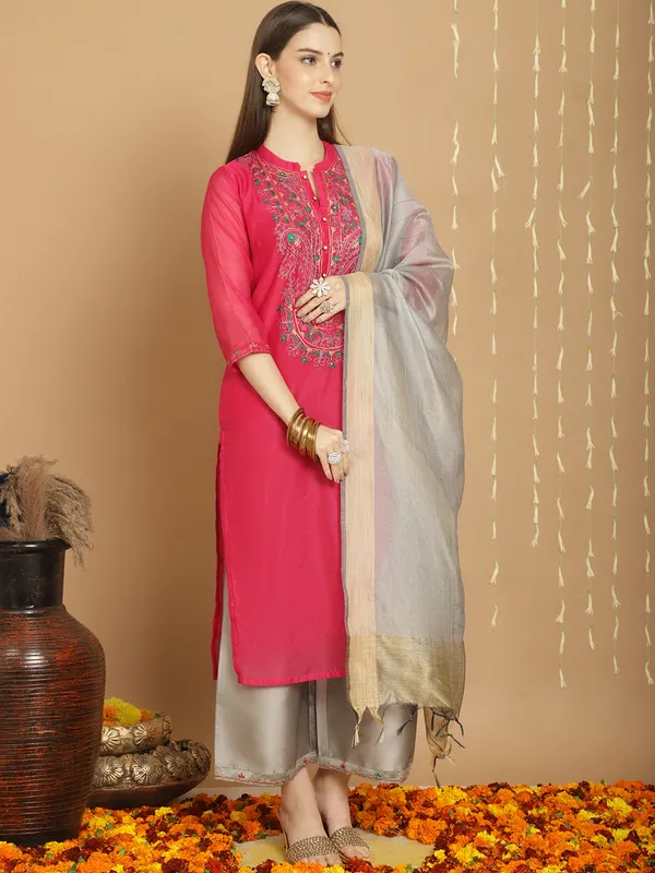 Pink_Premium_Viscose_Rayon_Three_Fourth_Sleeves_Kurta_Set_For_Women