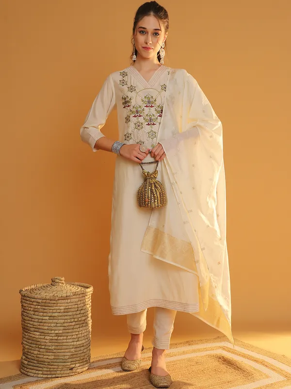 Cream_Premium_Chanderi_Three_Fourth_Sleeves_Kurta_Set_For_Women