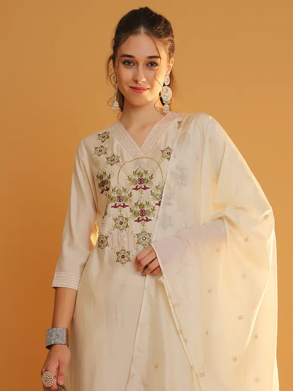 Cream_Premium_Chanderi_Three_Fourth_Sleeves_Kurta_Set_For_Women