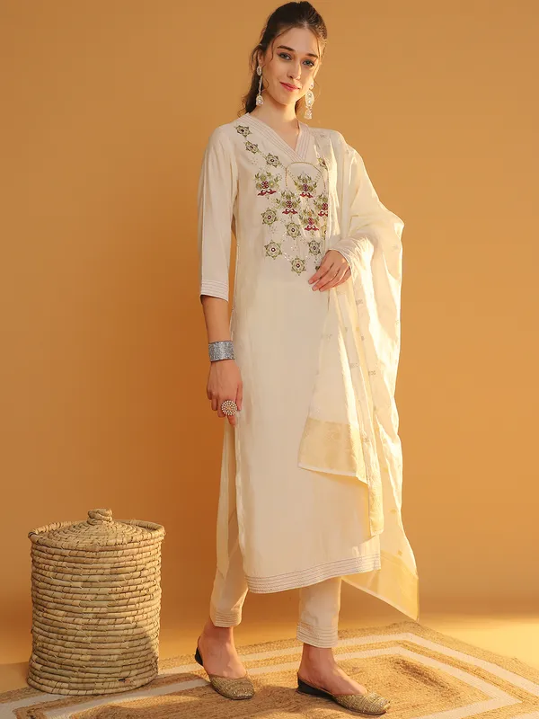 Cream_Premium_Chanderi_Three_Fourth_Sleeves_Kurta_Set_For_Women