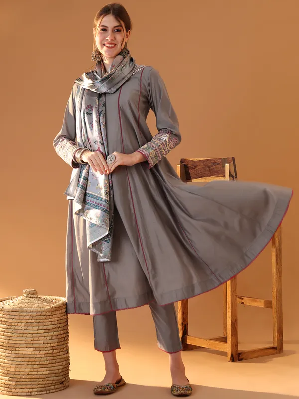 Grey_Premium_Chanderi_Full_Sleeves_Kurta_Set_For_Women