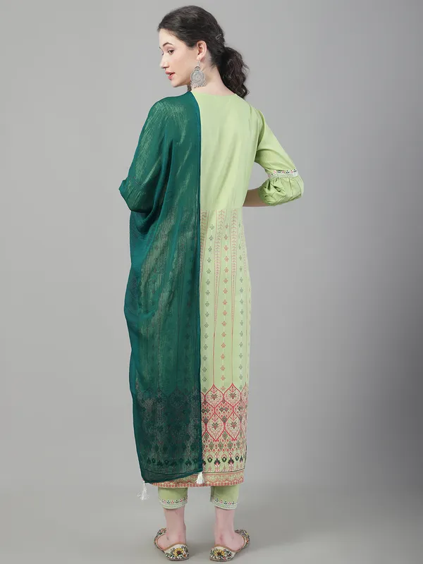 Green_Premium_Viscose_Rayon_Three_Fourth_Sleeves_Kurta_Set_For_Women