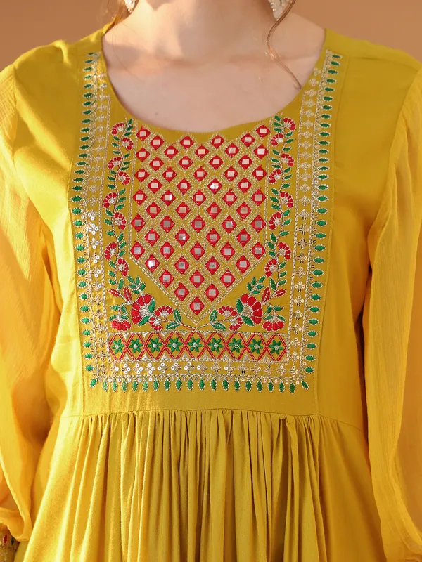 Magenta_Premium_Viscose_Rayon_Three_Fourth_Sleeves_Kurta_Set_For_Women
