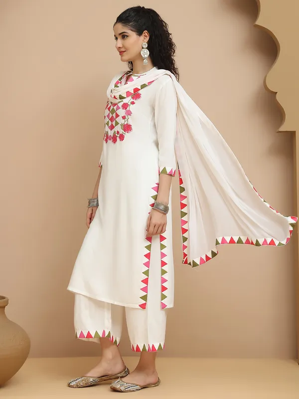 White_Premium_Viscose_Rayon_Three_Fourth_Sleeves_Kurta_Set_For_Women