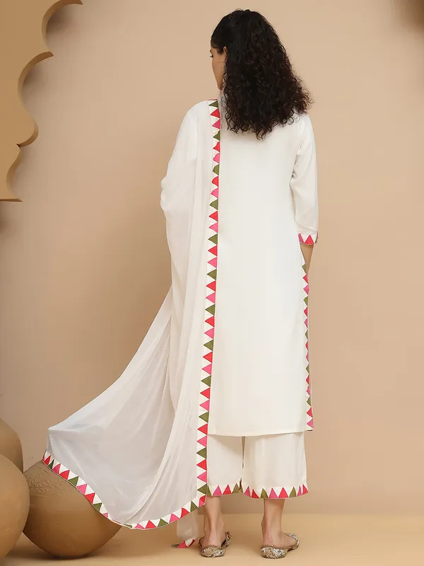 White_Premium_Viscose_Rayon_Three_Fourth_Sleeves_Kurta_Set_For_Women
