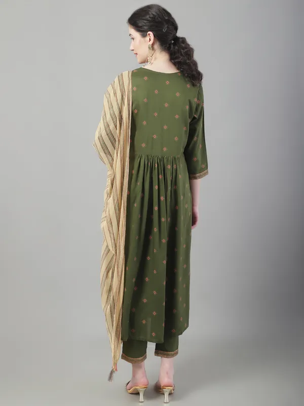 Olive_Premium_Viscose_Rayon_Three_Fourth_Sleeves_Kurta_Set_For_Women