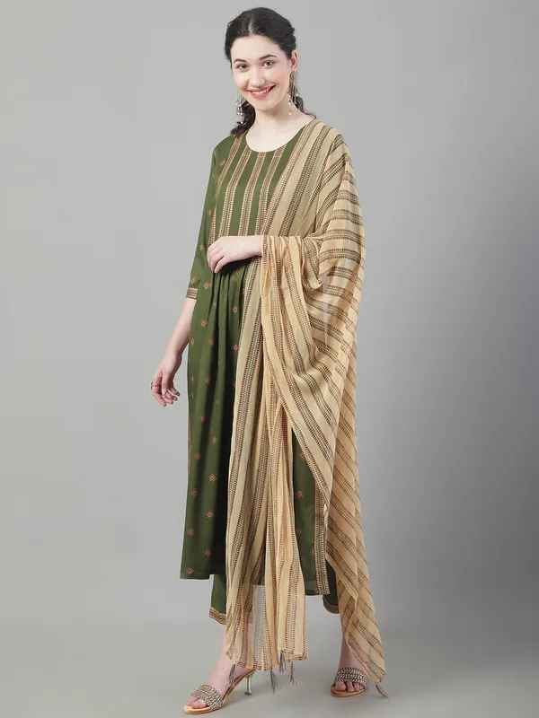 Olive_Premium_Viscose_Rayon_Three_Fourth_Sleeves_Kurta_Set_For_Women
