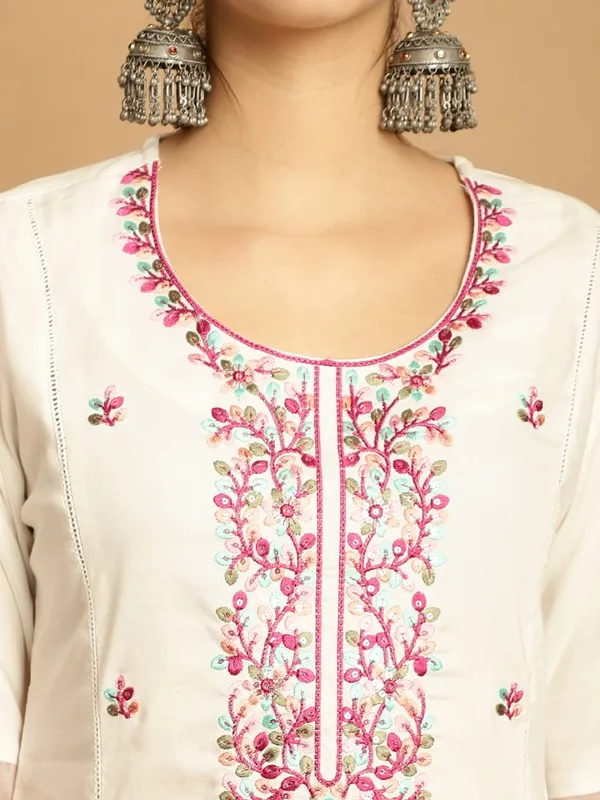 White_Premium_Viscose_Rayon_Three_Fourth_Sleeves_Kurta_Set_For_Women