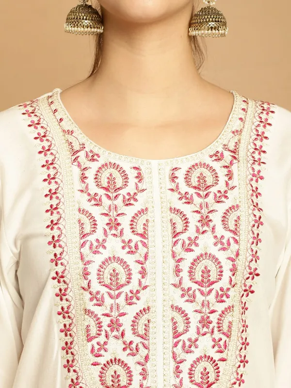 White_Premium_Viscose_Rayon_Three_Fourth_Sleeves_Kurta_Set_For_Women