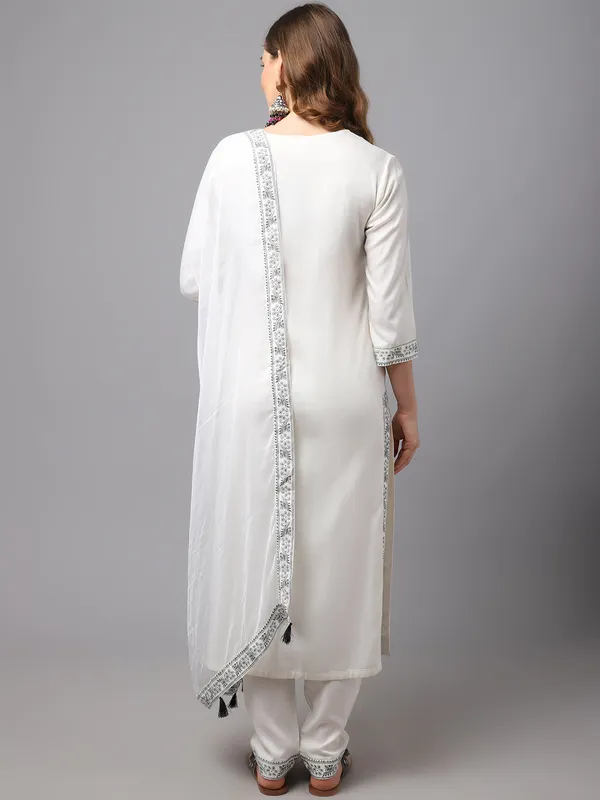 White_Premium_Viscose_Rayon_Three_Fourth_Sleeves_Kurta_Set_For_Women