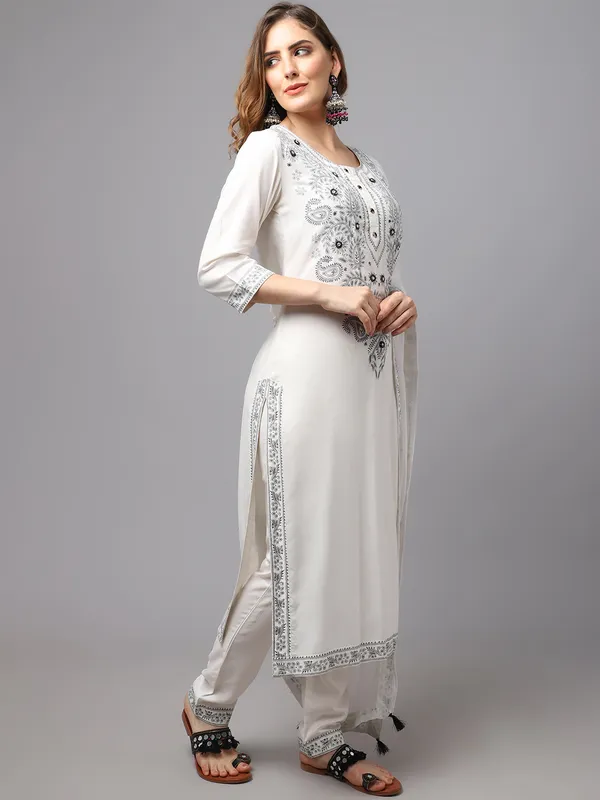 White_Premium_Viscose_Rayon_Three_Fourth_Sleeves_Kurta_Set_For_Women