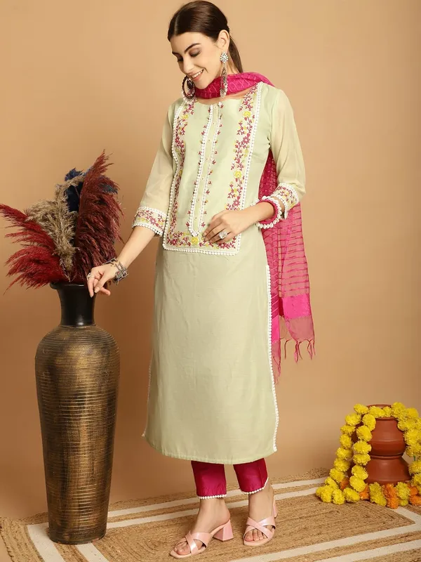 Green_Premium_Chanderi_Three_Fourth_Sleeves_Kurta_Set_For_Women