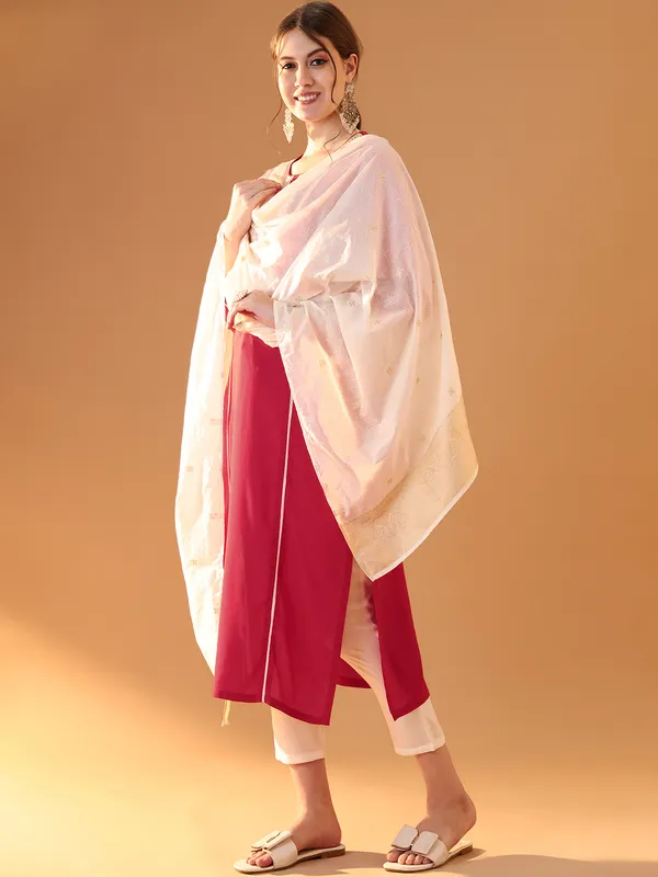 Red_Premium_Viscose_Rayon_Three_Fourth_Sleeves_Kurta_Set_For_Women