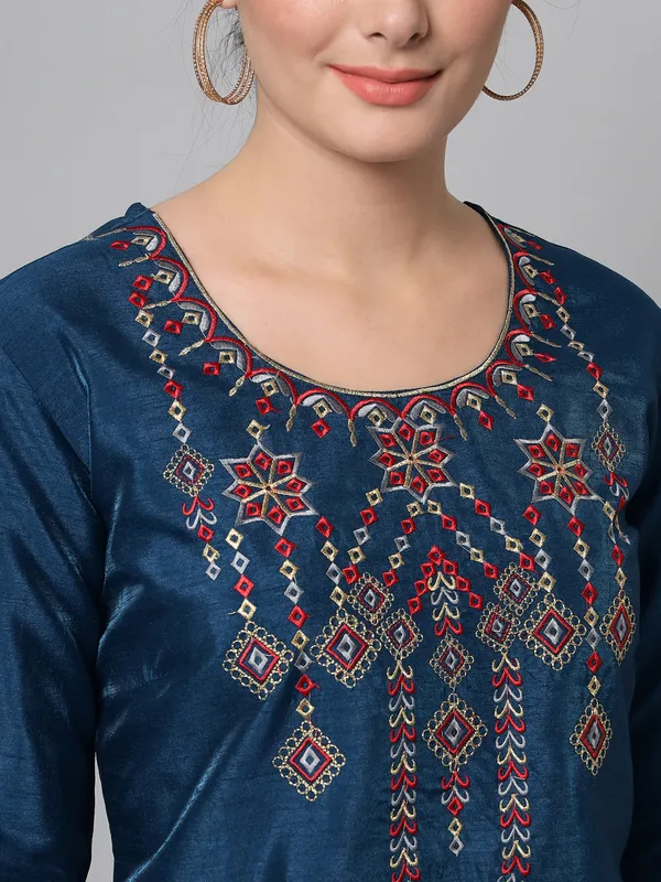 Teal_Premium_Viscose_Rayon_Three_Fourth_Sleeves_Kurta_Set_For_Women