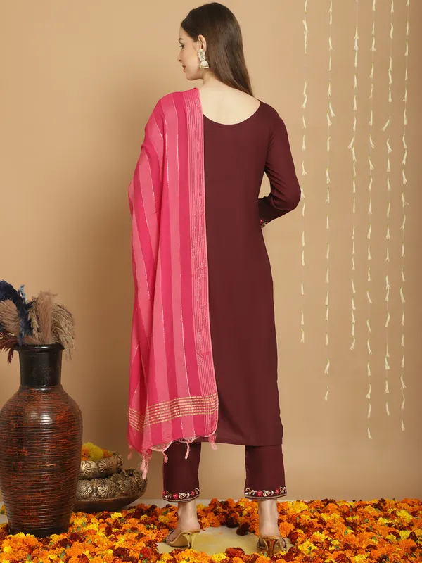 Burgundy_Premium_Viscose_Rayon_Three_Fourth_Sleeves_Kurta_Set_For_Women