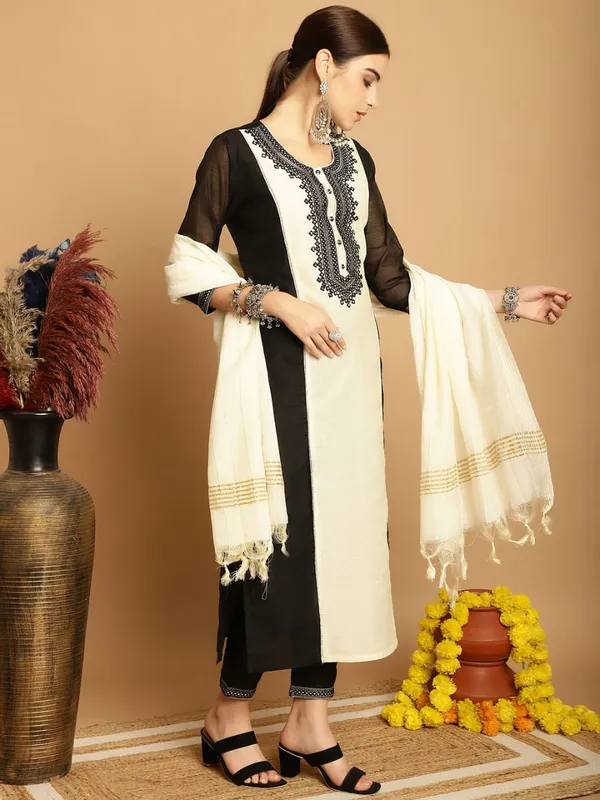 Kurta_With_Trouser_&_Dupatta