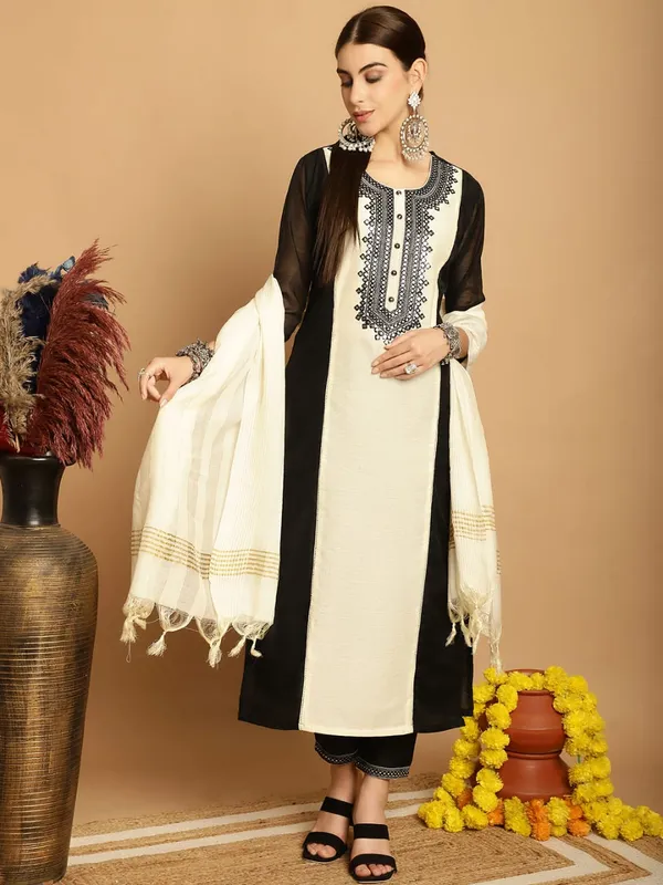 Kurta_With_Trouser_&_Dupatta