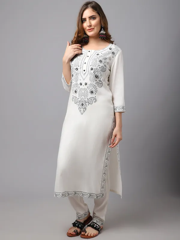 White_Premium_Viscose_Rayon_Three_Fourth_Sleeves_Kurta_Set_For_Women