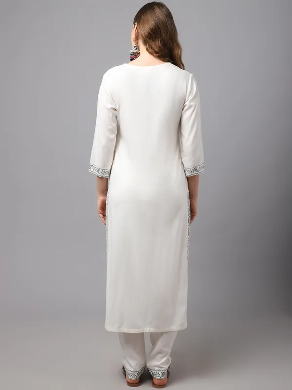 White_Premium_Viscose_Rayon_Three_Fourth_Sleeves_Kurta_Set_For_Women