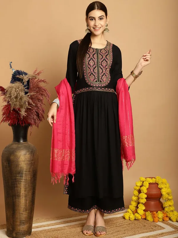 Kurta_With_Palazzo_&_Dupatta