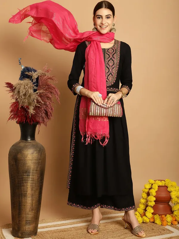 Kurta_With_Palazzo_&_Dupatta