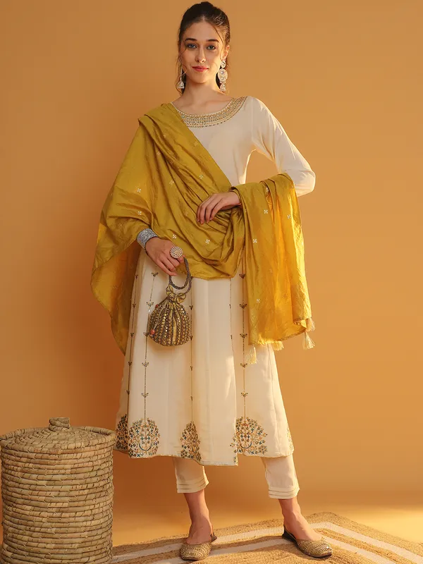 Cream_Visc_Rayon_Embroidery_Anarkali_Kurta_Set