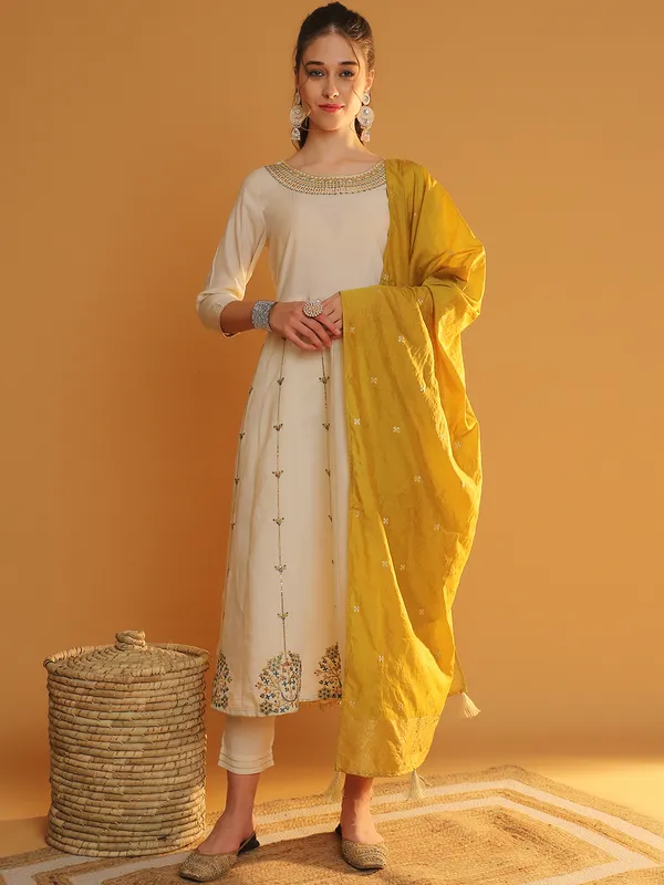 Cream_Visc_Rayon_Embroidery_Anarkali_Kurta_Set