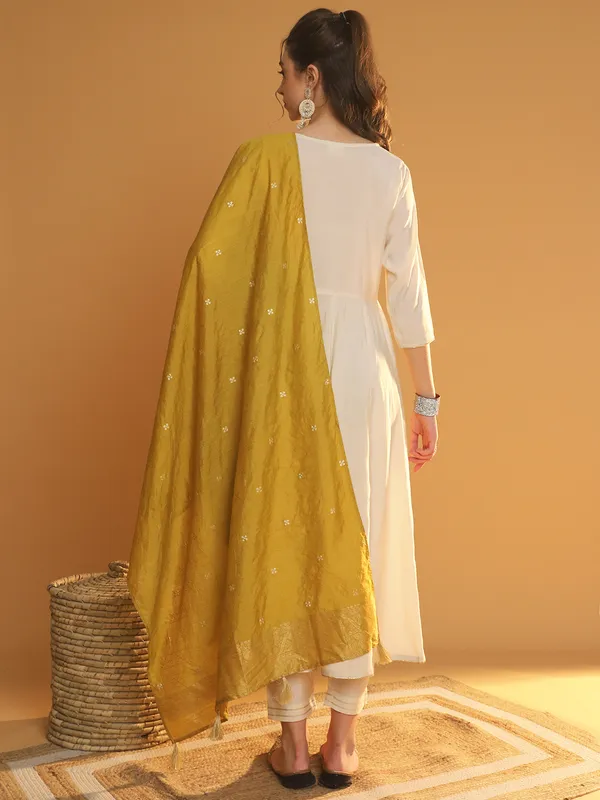 Cream_Visc_Rayon_Embroidery_Anarkali_Kurta_Set