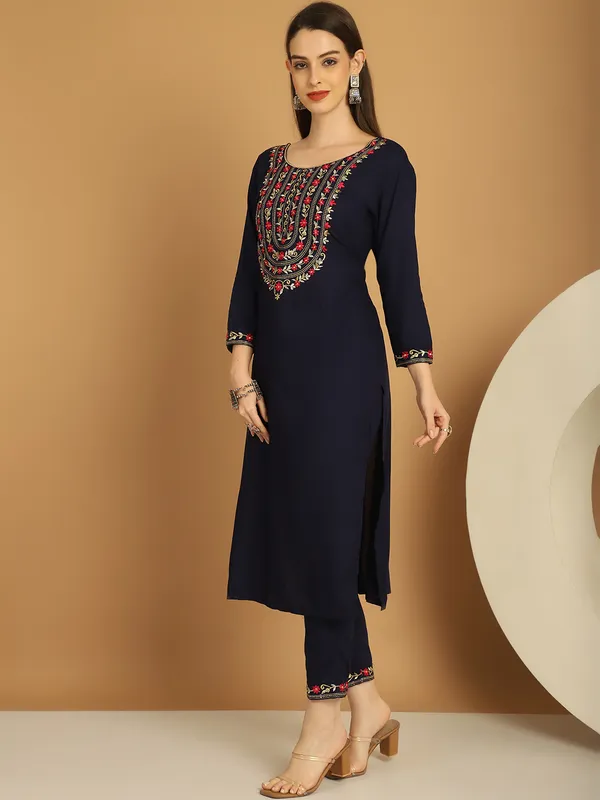 Navy_Blue_Premium_Viscose_Rayon_Three_Fourth_Sleeves_Kurta_Set_For_Women