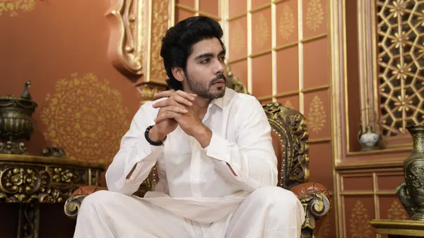 WHITE_LINEN_COLLAR_PATHANI_PLAIN_KURTA_SET