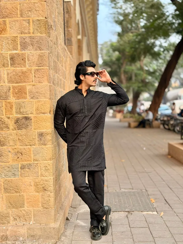 BLACK_LINEN_SOLID_PLEATED_REGULAR_FIT_DESIGNER_KURTA_SET