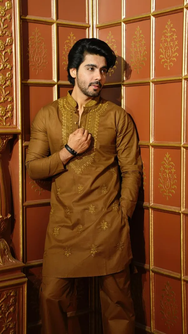 Golden_Paper_Cotton_Full_Heavy_Embroidery_Work_Kurta_Set