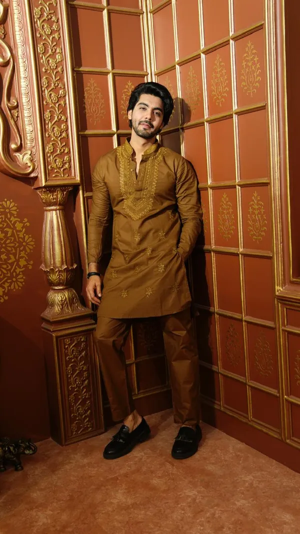Golden_Paper_Cotton_Full_Heavy_Embroidery_Work_Kurta_Set
