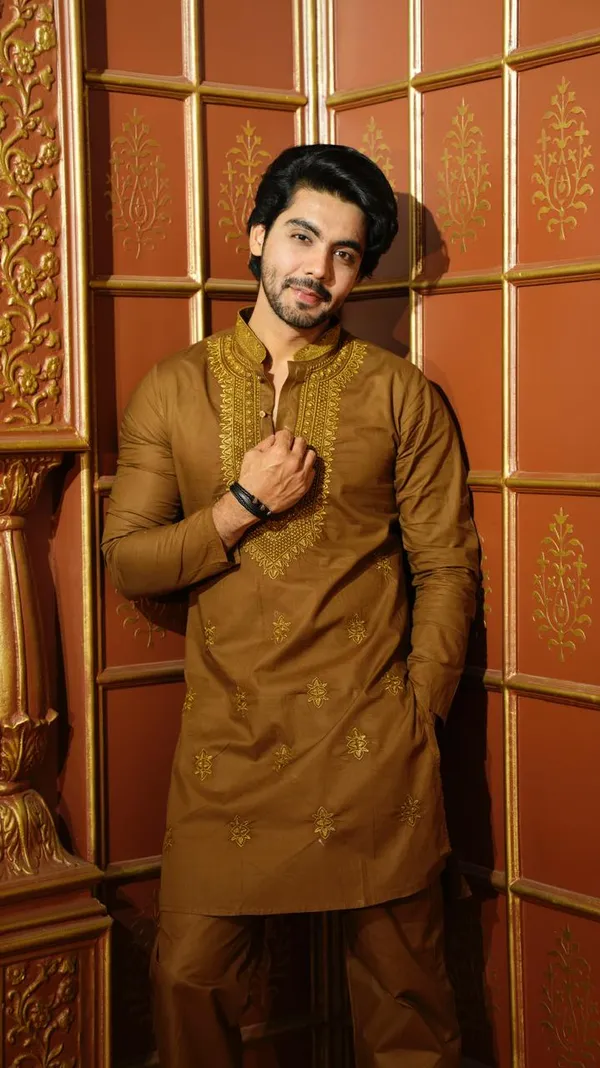 Golden_Paper_Cotton_Full_Heavy_Embroidery_Work_Kurta_Set
