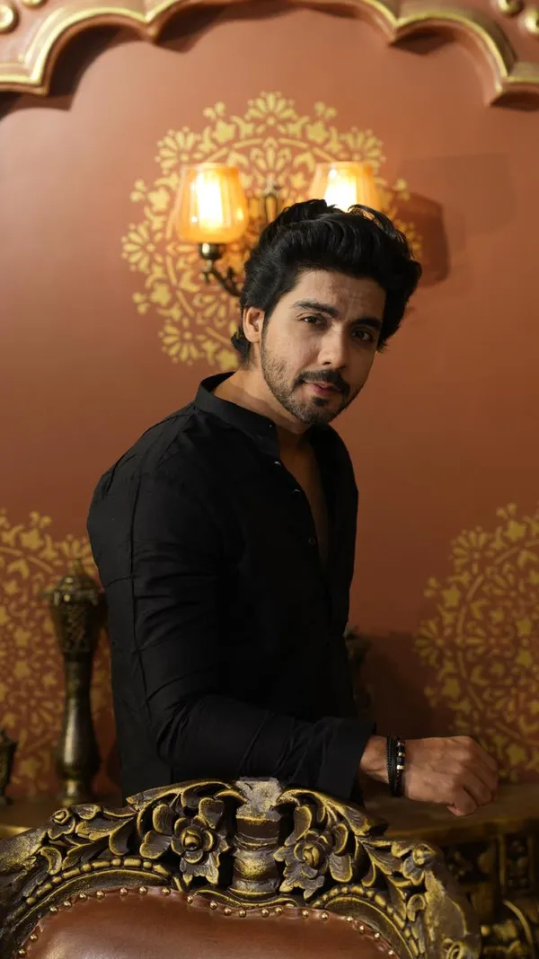 BLACK_LINEN_PINTUCK__REGULAR_FIT_DESIGNER_KURTA_SET