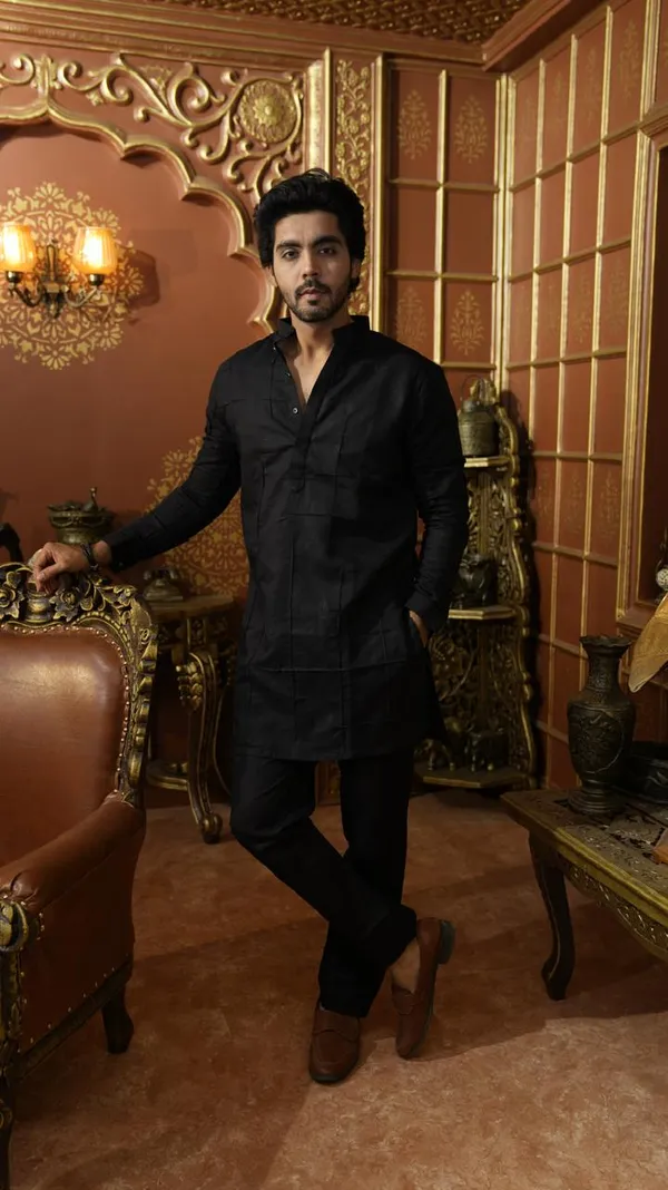 BLACK_LINEN_PINTUCK__REGULAR_FIT_DESIGNER_KURTA_SET