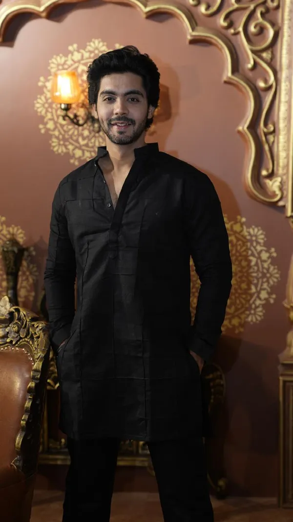 BLACK_LINEN_PINTUCK__REGULAR_FIT_DESIGNER_KURTA_SET