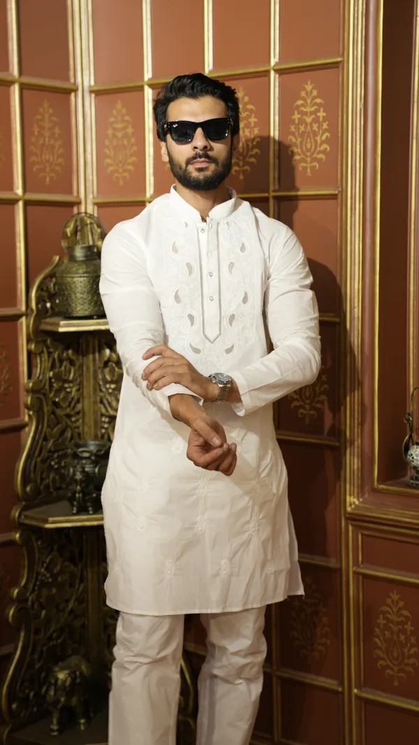 White_Paper_Cotton_Embroidery_Work_Kurta_Set