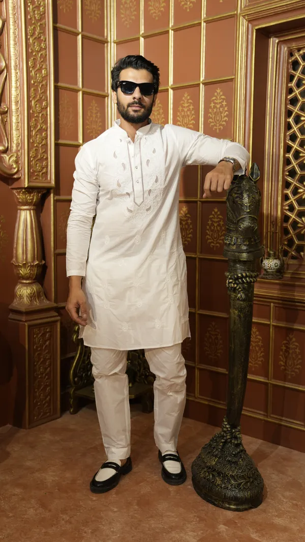 White_Paper_Cotton_Embroidery_Work_Kurta_Set